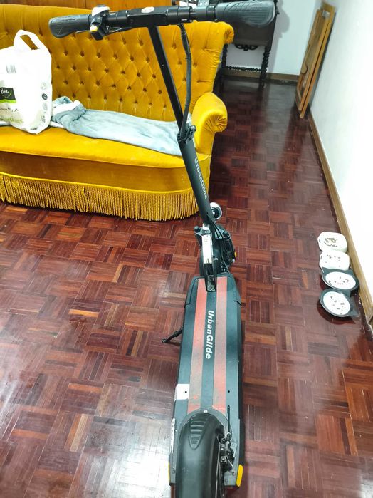 Trotinete urbanglide com pneu furado e sem carregador