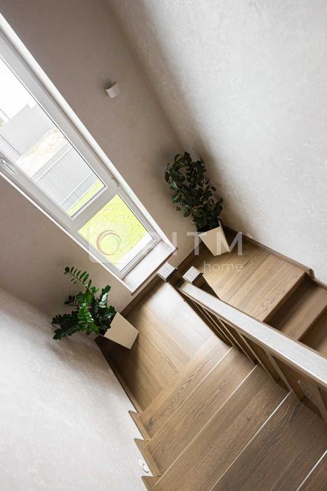Продаж будинку з дизайнерським ремонтом 5хв від Сихова.
