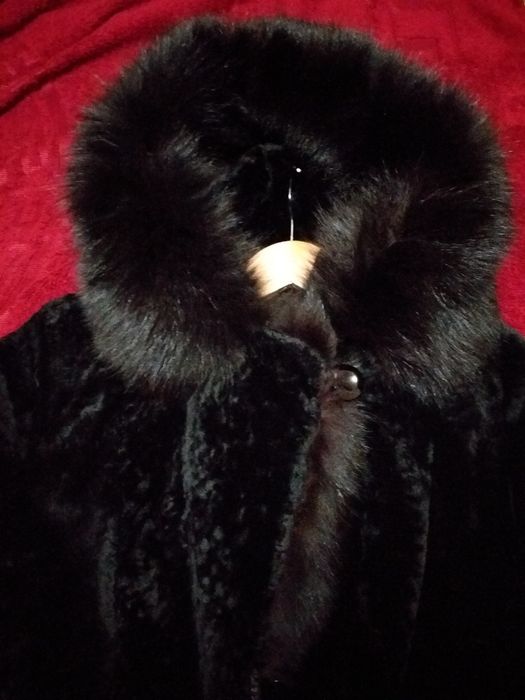 Продам натуральную женскую шубу из мутона размер 46-48