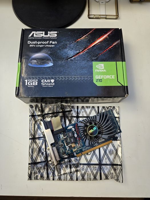 Karta graficzna Asus GeForce 210 1GB DDR3 (64 bit)