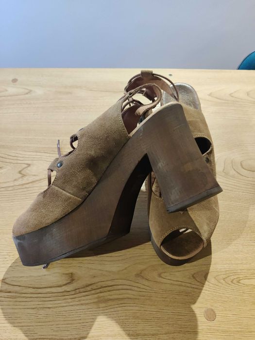 Sandálias salto alto