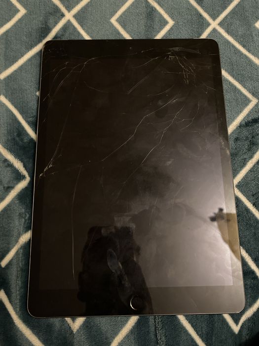 Ipad 8 2020 на запчасти 32 gb lte