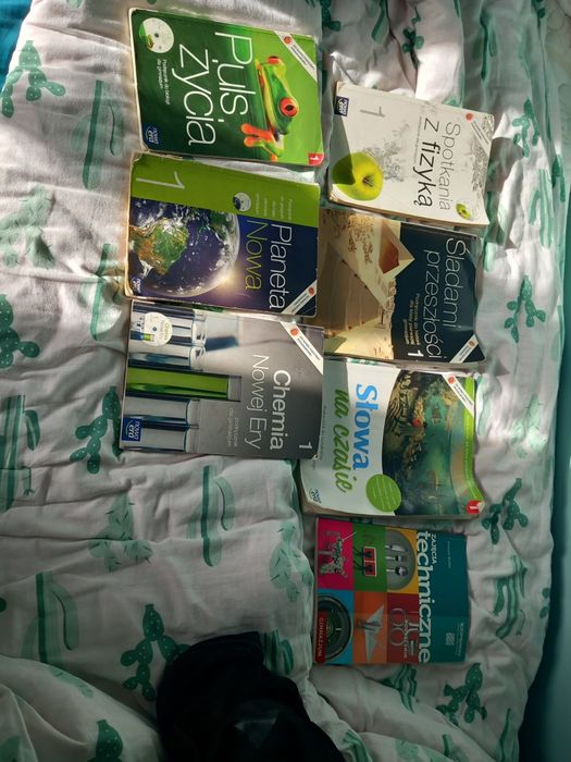 podręczniki z zeszytami ćwiczeń