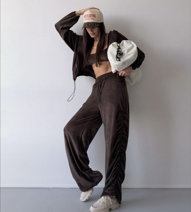 Новий велюровий костюм від бренду BakeLove