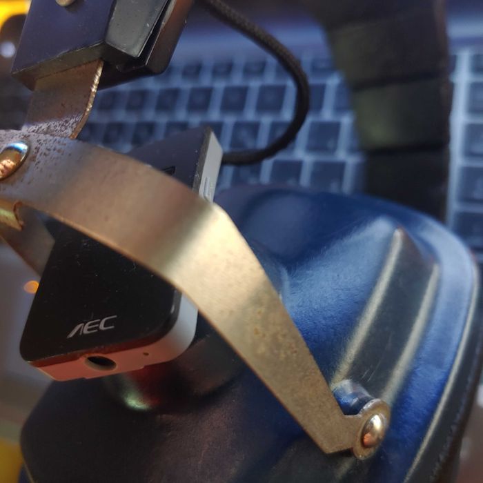 Продам навушники ТДС-3 з безпровідні блютус,та Р9 FM.SD карта.