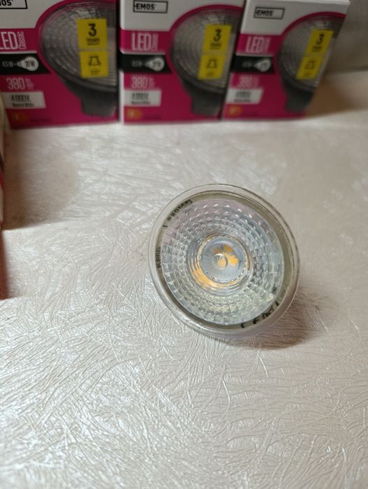 Żarówki LED GU 5.3 4.5W 380Lm