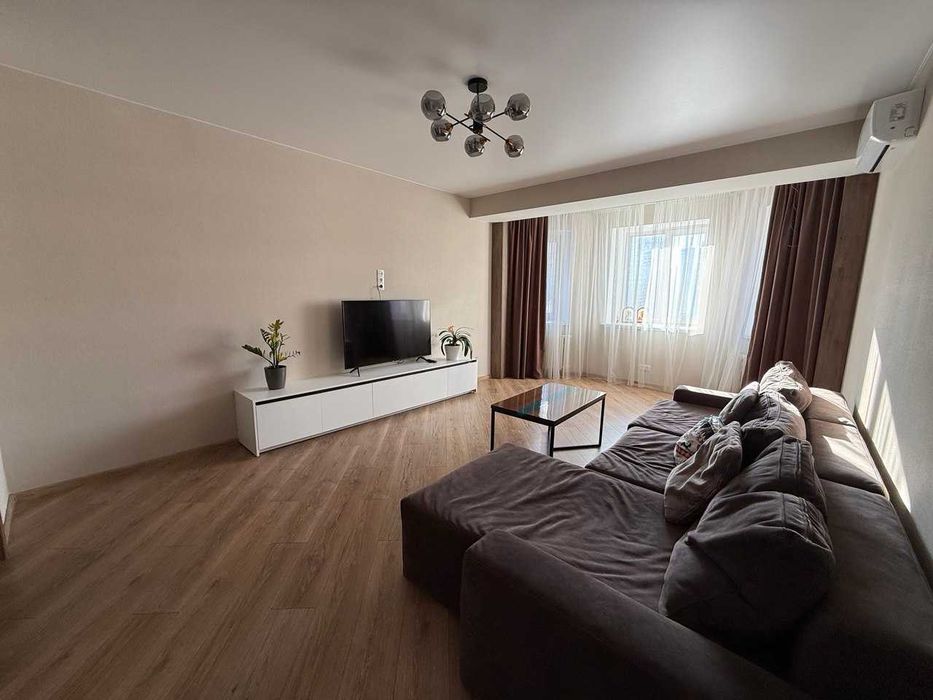 Без%  Продам простору 4х кім кв 125, 5м2  по вул. Вишняківська 13.