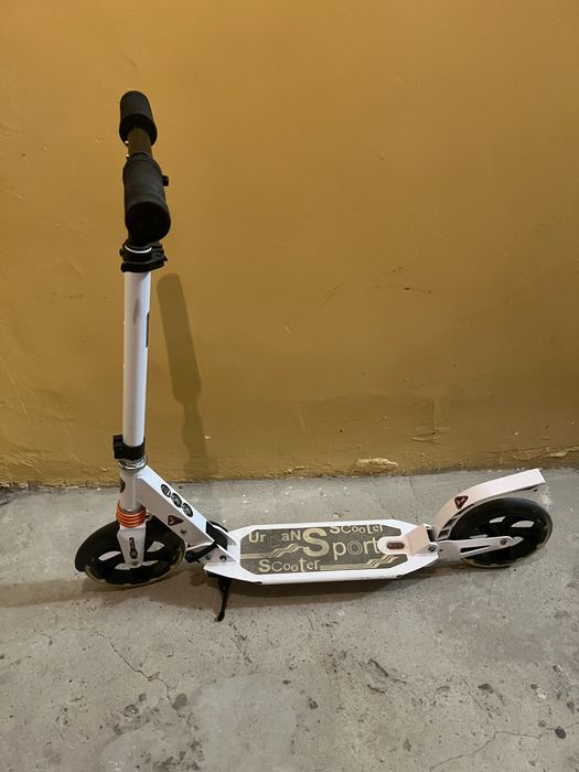 Hulajnoga biala