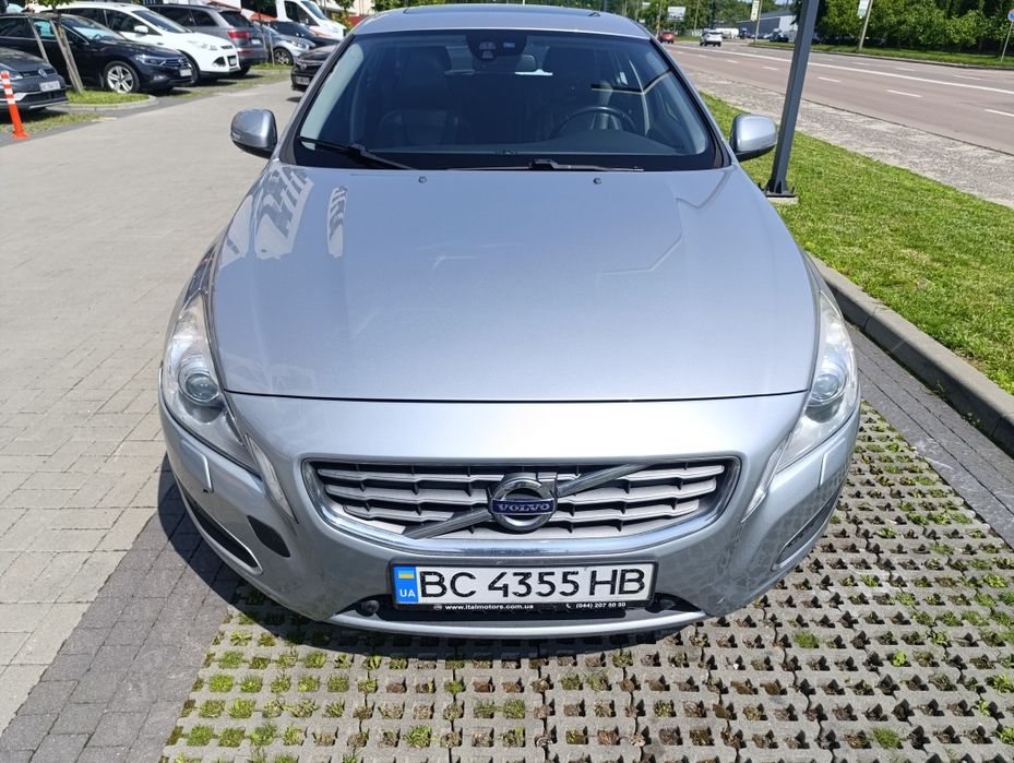 Продаж Volvo V60 2011p
