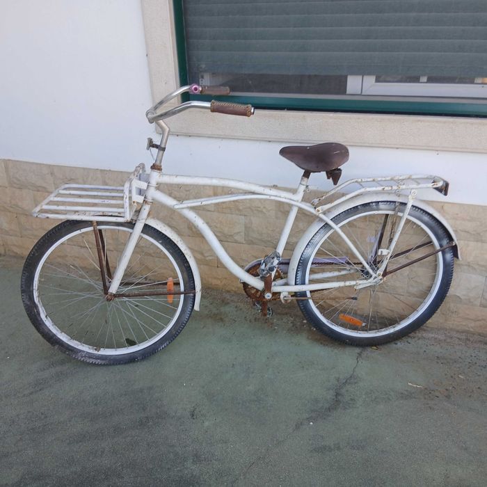 Bicicleta antiga travão pedais