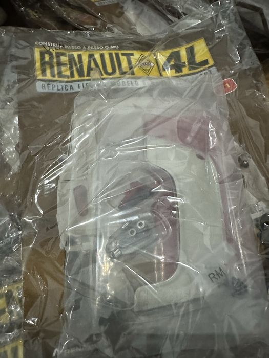 Renault 4L replica