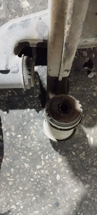 Рычаг передний Мерседес 124, болты развальные