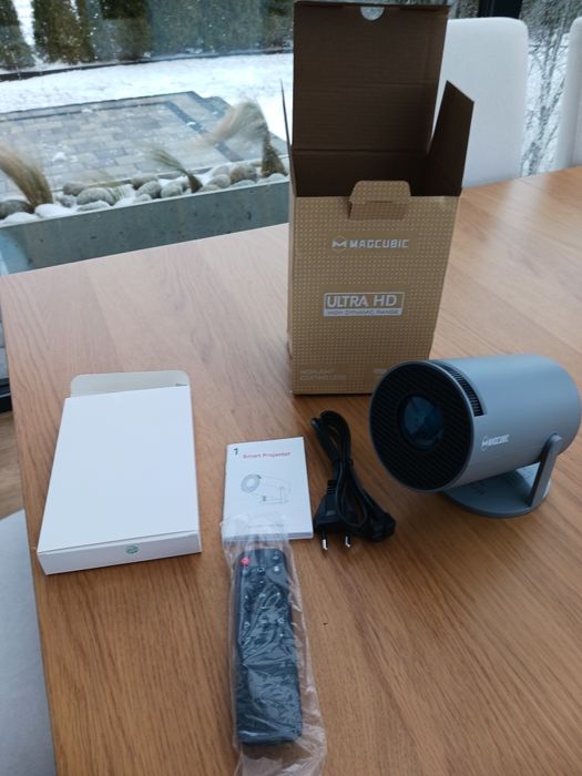 Nowy projektor HY300 Rzutnik Android HDMI Najlepszy prezent