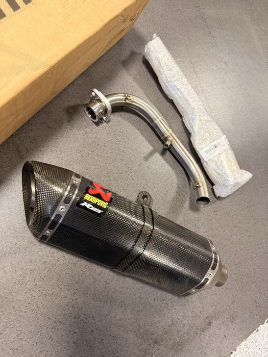 Vendo escape AKRAPOVIC R125