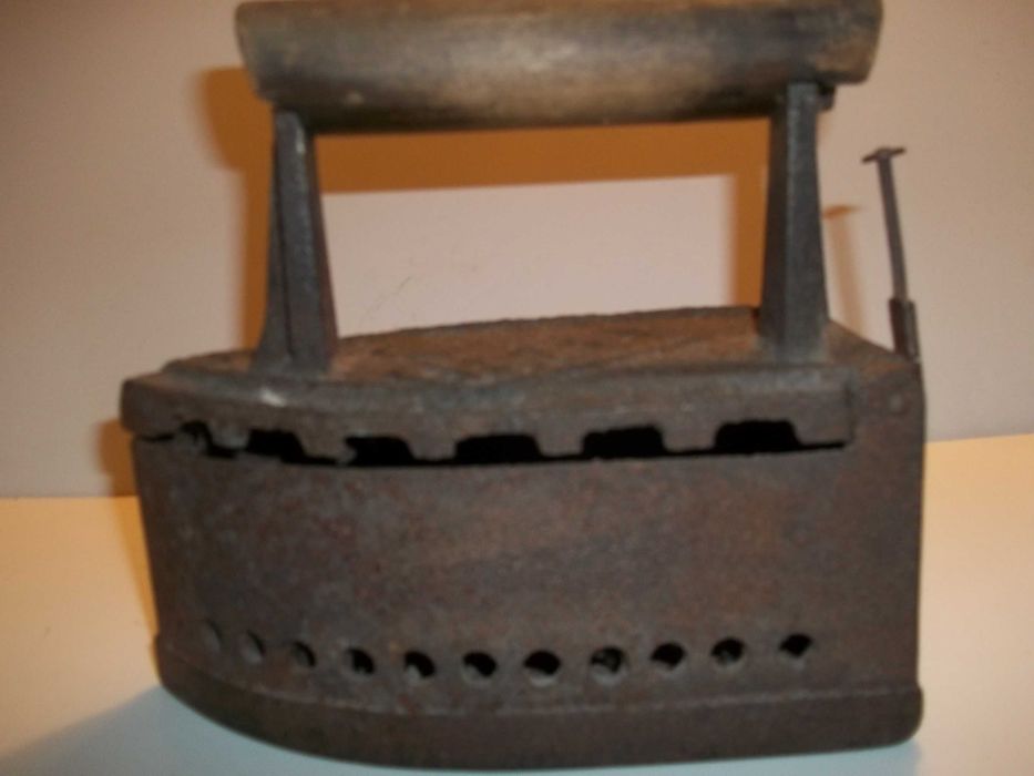 Stare żelazko na węgiel