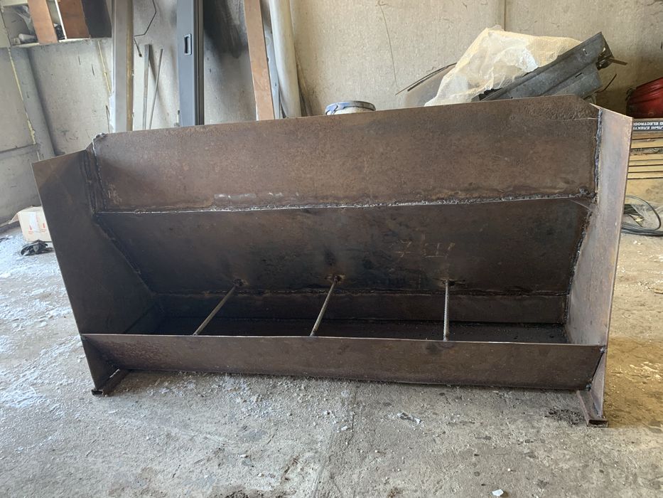 Бункерна кормушка для свиней