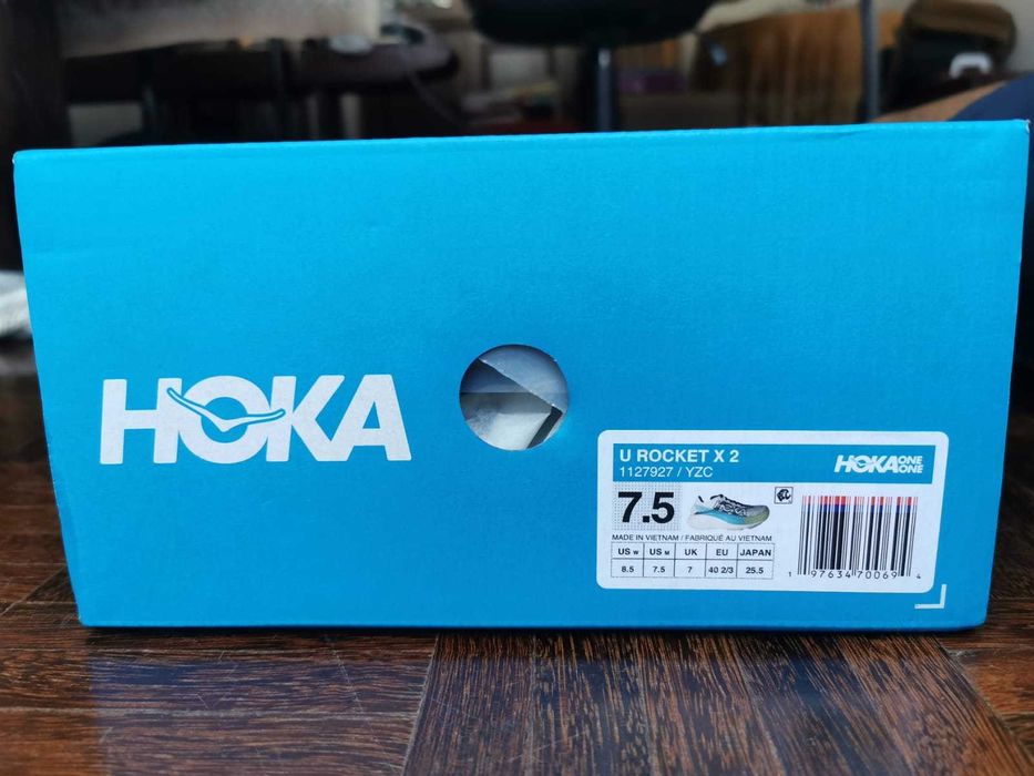 Sapatilhas de running Hoka U Rocket X 2, com placa de carbono.