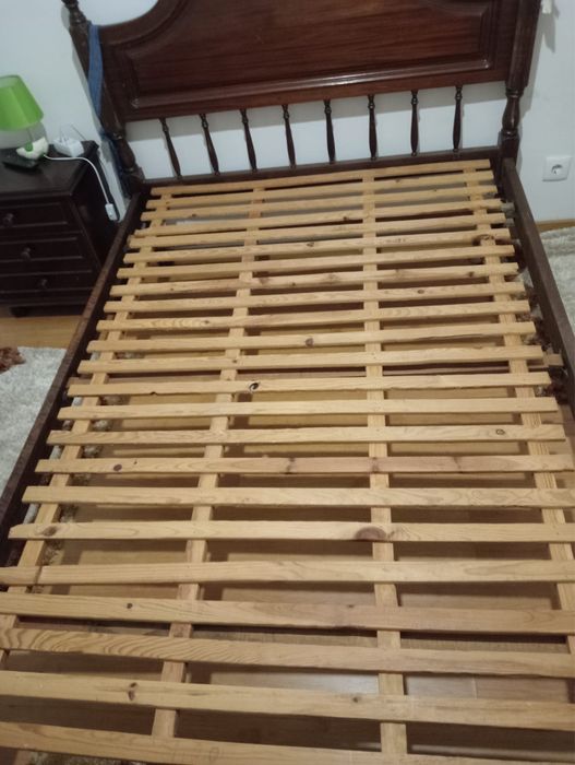 Cama de casal  madeira + colchão