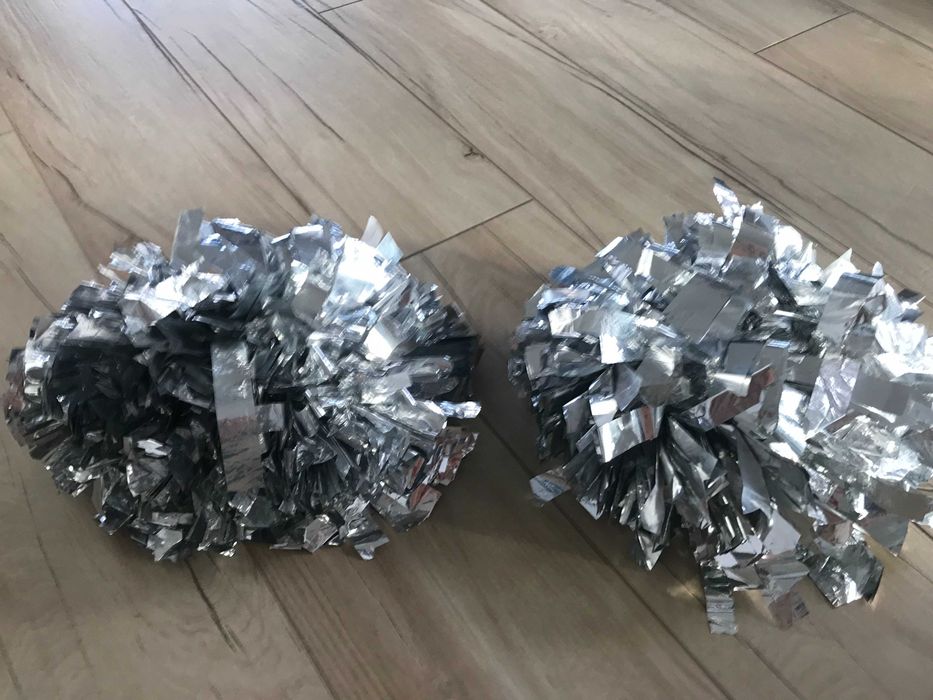 Pompony do tańca dla cheerleaderek