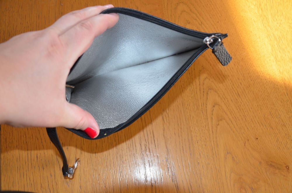 Calvin Klein kosmetyczka wkładka do torebki  czarna