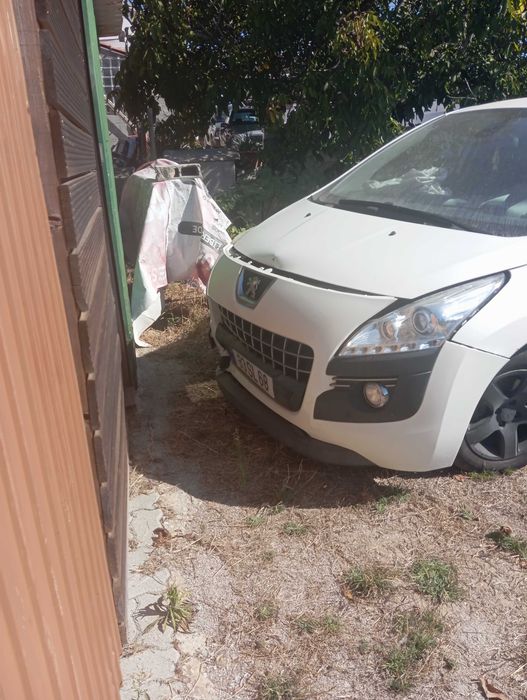 Peugeot 3008 híbrido batido