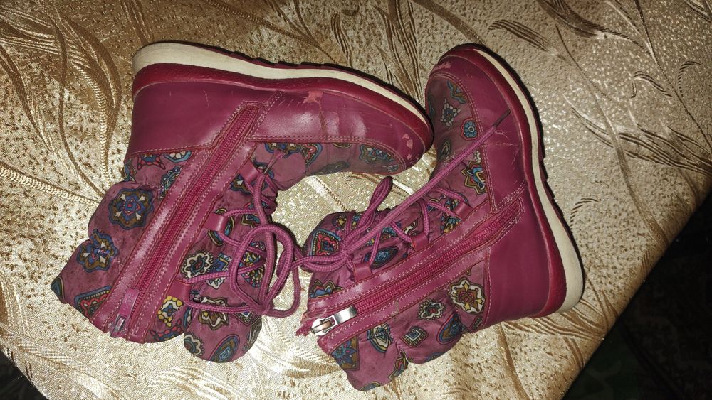 Подарую взуття для дому