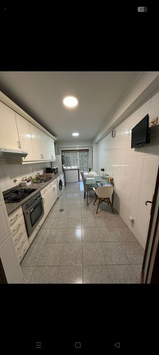 Alugo quarto em  Barcelos .