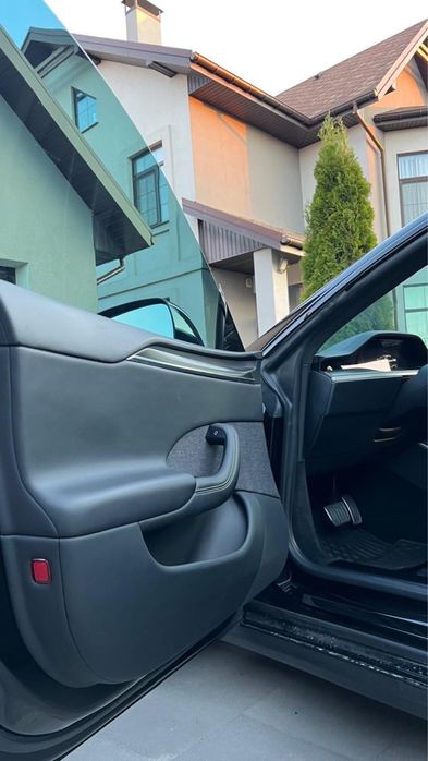 Tesla Model S PLAID 2023 року