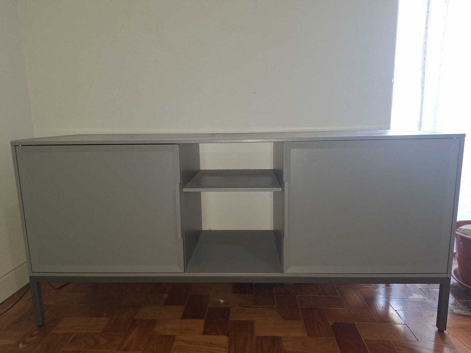 Móvel de TV metálico cinzento