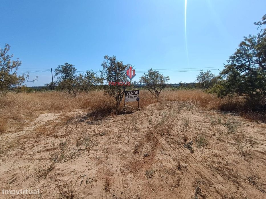 Fantástico terreno com 4360m2 numa zona Habitacional dispersa em...