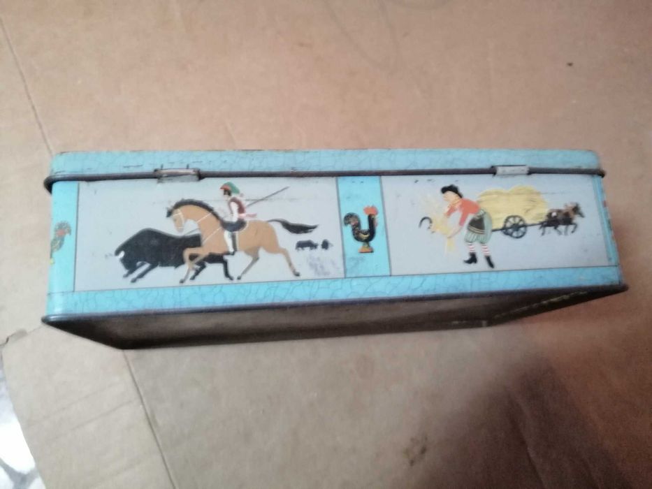 Caixa de  metal . Bolachas  triunfo