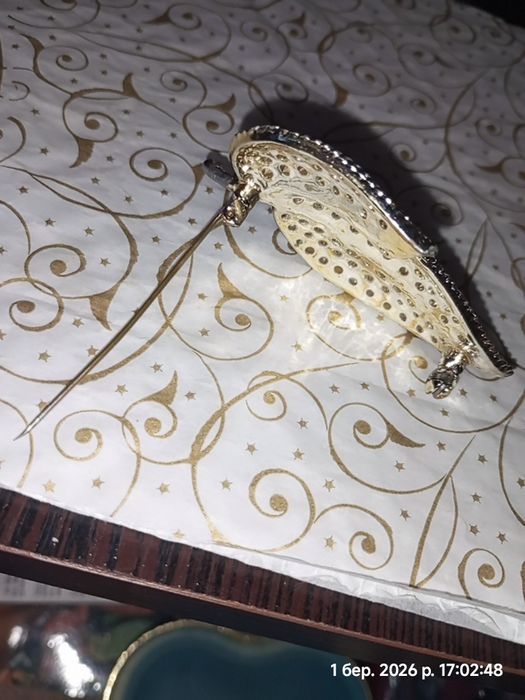 Брошка, кристали.нова