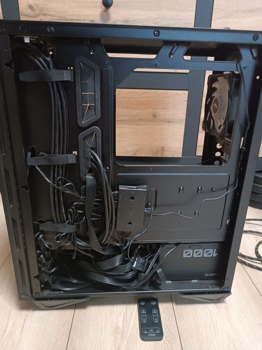 Zestaw: obudowa z modułem sterującym, i5 12f, zasilacz 1000W Gigabyte