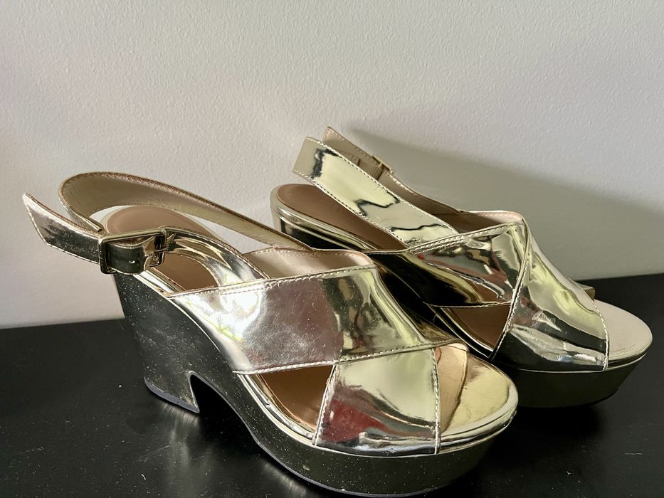 Sandálias Douradas BimbaYLola