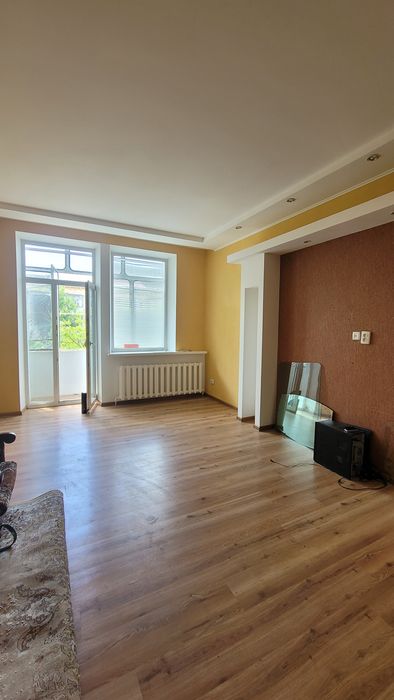 Продам 4х кімнатну квартиру.  Центр міста.