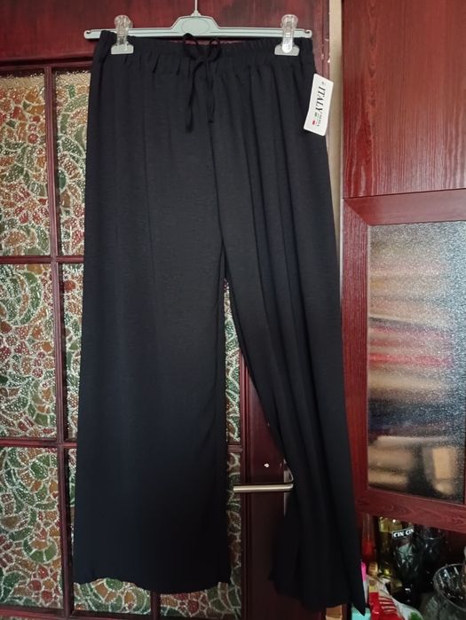 czarne lejące spodnie