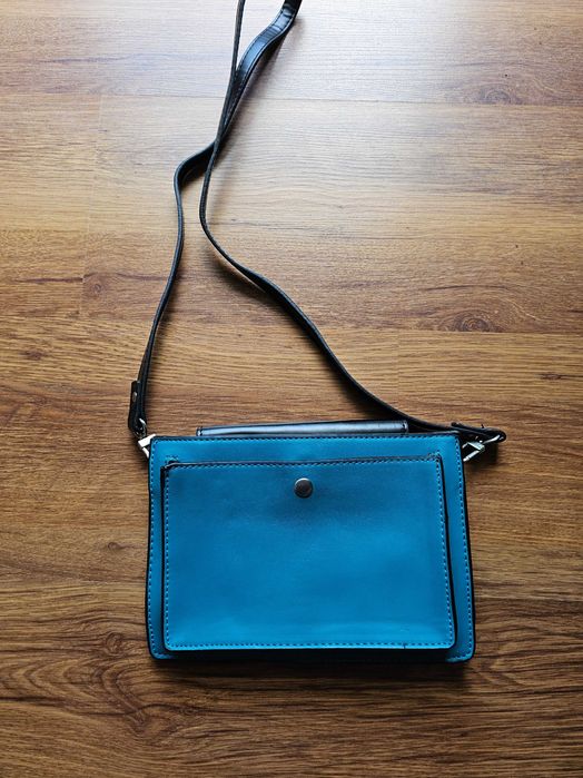 Torebka z skóry ekologicznej.