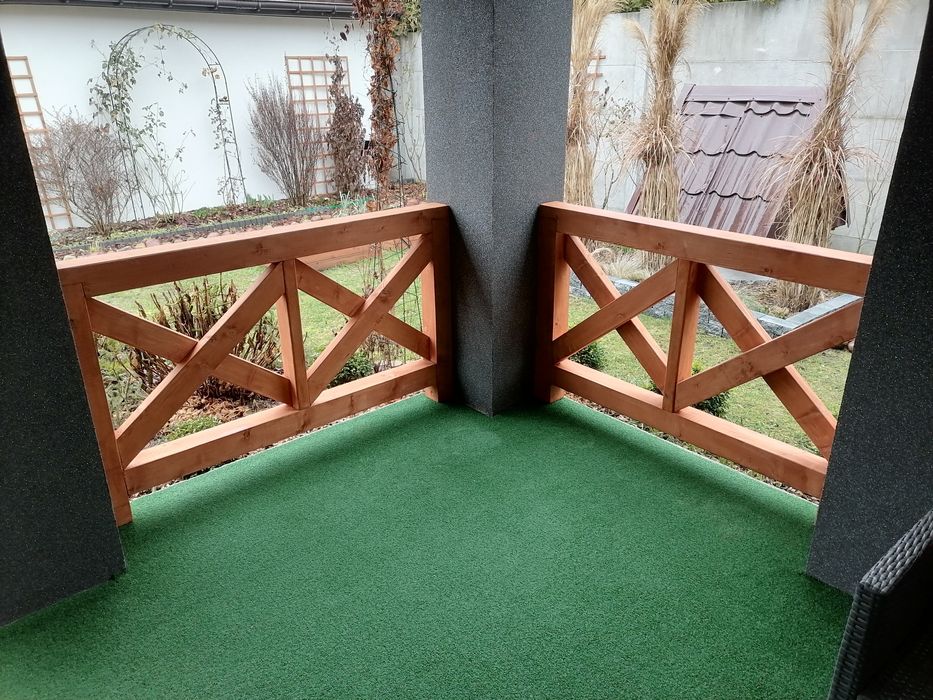 Barierka drewniana balkon taras balustrada