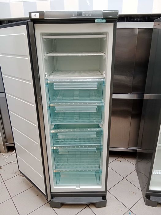 Zamrażarka Electrolux srebrna