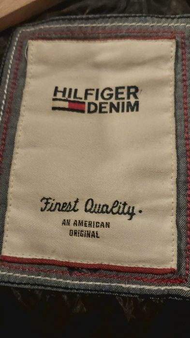 Płaszcz pikowany z kapturem Tommy Hilfiger