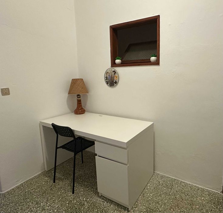 Aluga-se casa T2 para professores
