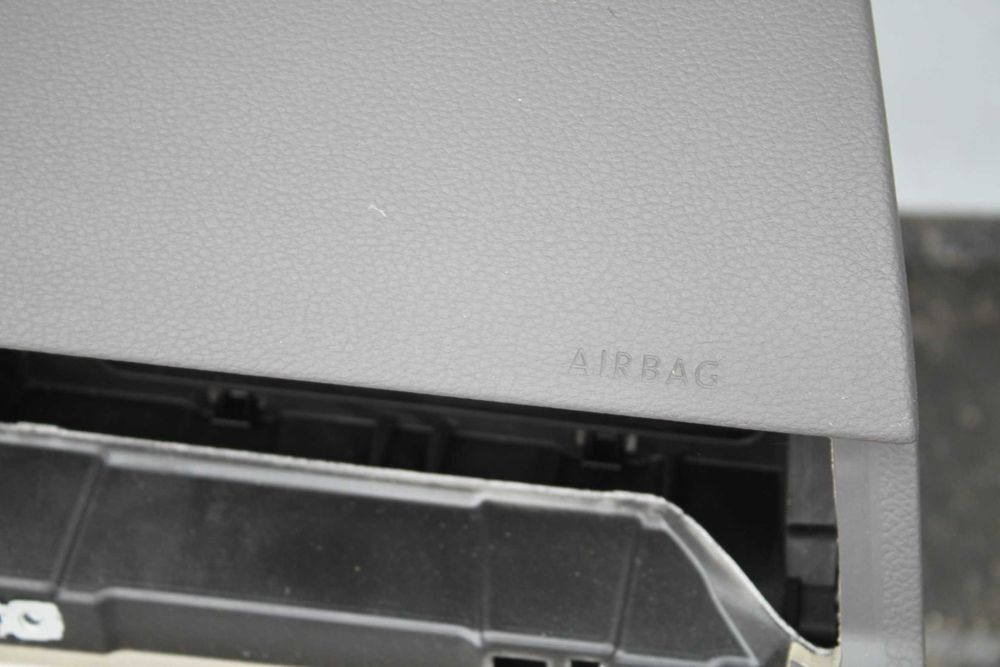 VW Passat B8 lift konsola airbag pasy szara oryginalna