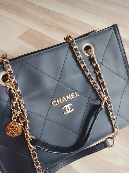Duża torebka na ramię Chanel
