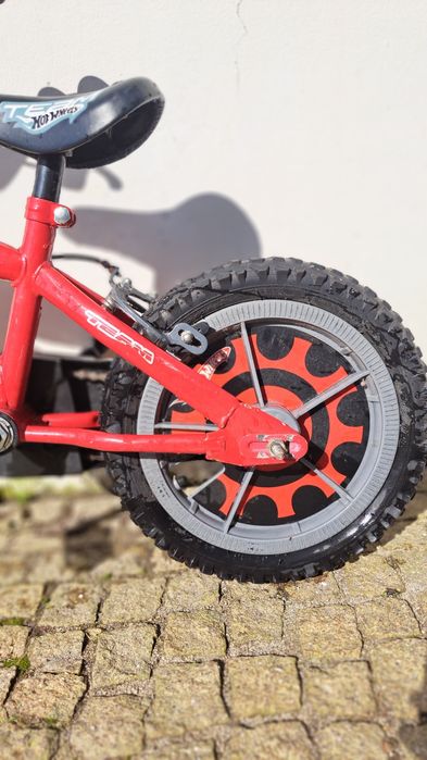 Bicicleta Hot Wheels – Aro 14 | Espessura 2,125