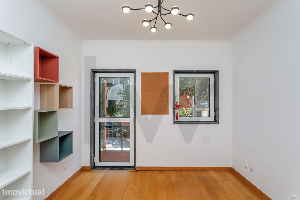 Moradia T4+2 com Jardim e Piscina para Arrendamento, junto ao Oeiras G