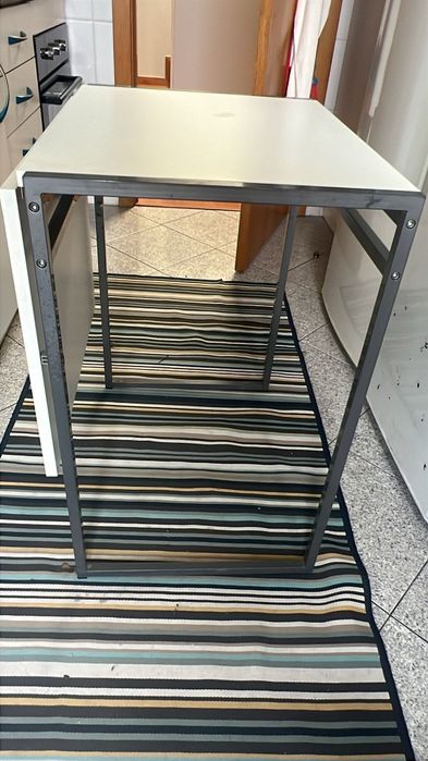 Mesa extensível em bom estado