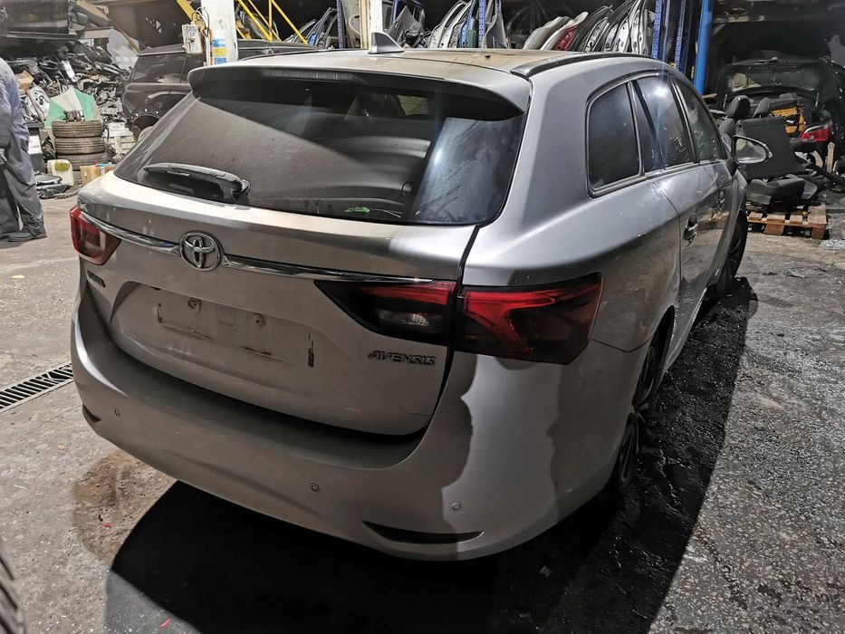 Peças Toyota Avensis SW do ano 2016