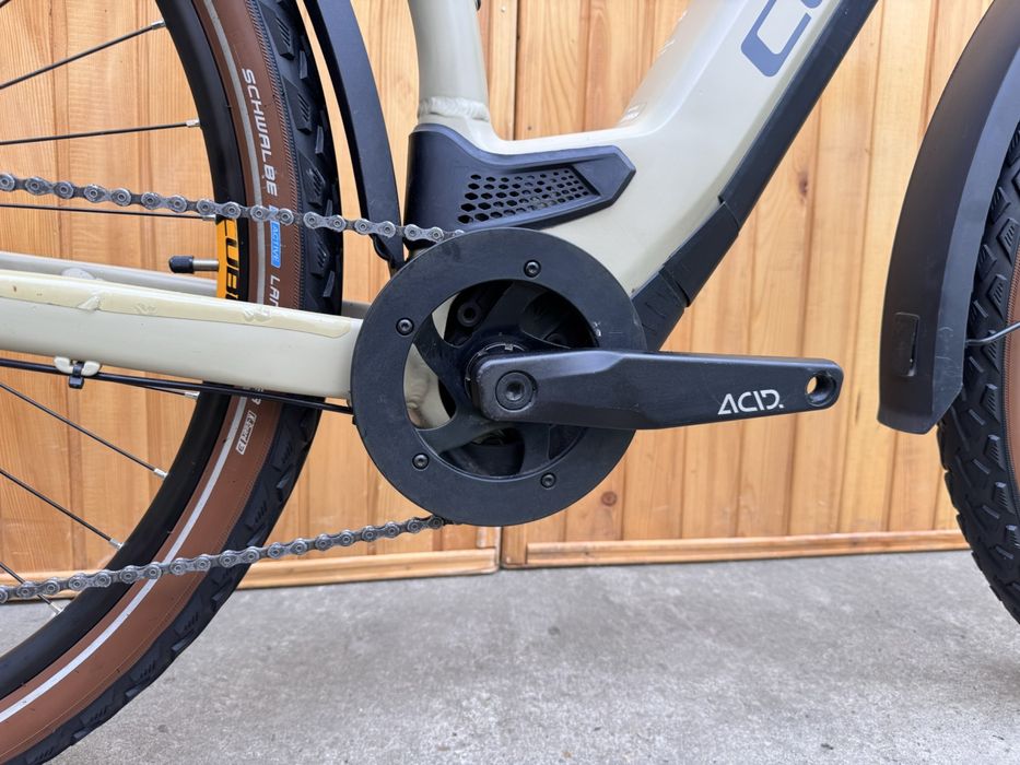 Електровелосипед Cube Cross Hybrid Pro 625 з малим пробігом