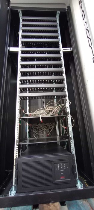 Szafa serwerowa 19" 42U 800x1000 DIGITUS + UPS APC Smart-UPS 5000