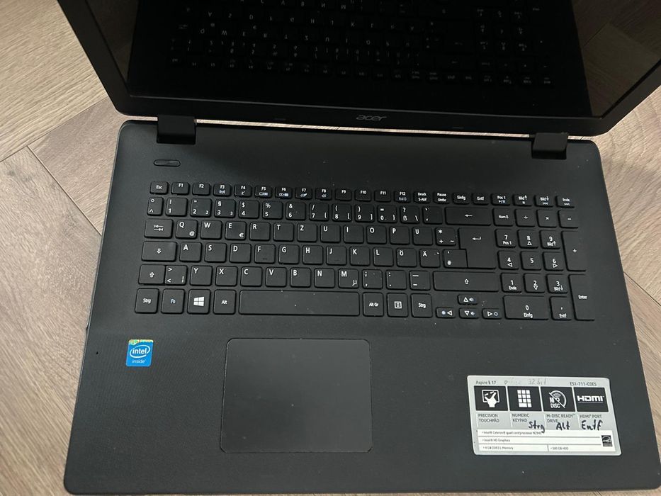 Laptop Acer es1-711